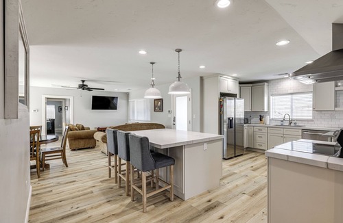 Hughson House | Quaint Hughson Vacation Rental, Walk to Downtown!