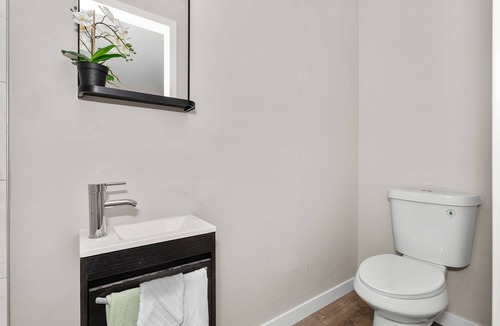 North Park Hotel | Quaint, New Hideaway Studio-sized Room