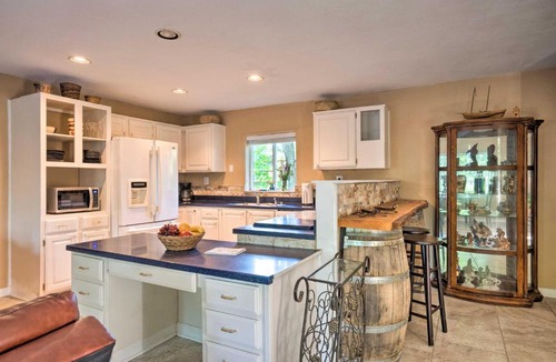 Brookings House | Quaint Riverside Reprieve w/Kayaks + Floats!