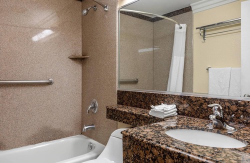 Lomita Hotel | Quality Inn - Torrance Lomita