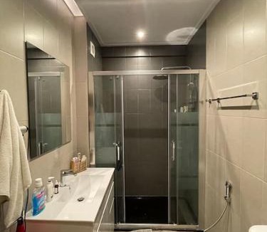 Cacilhas Apartment | Quarto de casal close to Lisbon Flat equipado