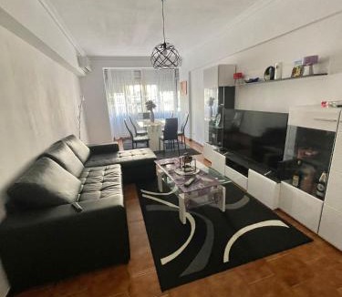 Laranjeiro House | Quarto de Casal Remodelado