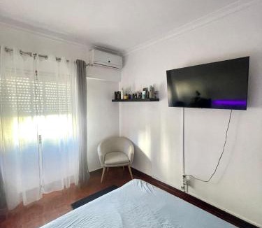 Laranjeiro House | Quarto de Casal Remodelado