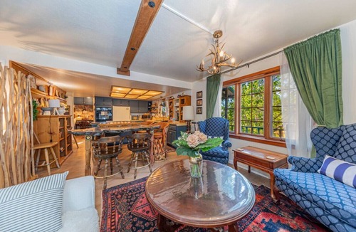 Oakhurst Villa | Queen Anne Villa by Bass Lake, 20 min to Yosemite