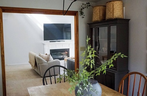 East Quincy House | Quiet and spacious 5-bedroom house in Pleasant Quincy with WiFi