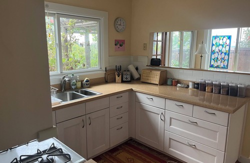 Lincoln Highlands Cottage | Quiet Cottage on the Lane Close to SF, Parks, Redwoods, Zoo, BART and the Ferry!