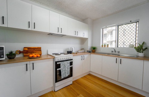 Gold Coast Apartment | Quiet Family Apartment Near Beach With Pool