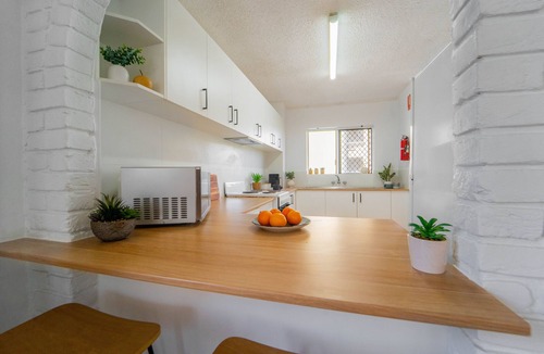 Gold Coast Apartment | Quiet Family Apartment Near Beach With Pool