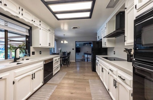 Roosevelt House | Quiet Fresno Home Spacious Yard Ideal for Extended Stays