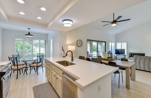Palm Desert Condo | Quiet Palm Desert Condo: Workspace & Pool Access!