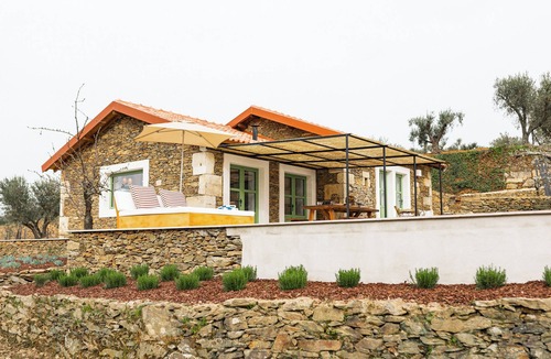 Armamar Cottage | Quinta do Cedro Verde (pintahouse.com)