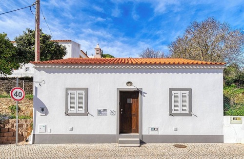 Mato Serrao Ski Chalet | Quintal da Oliveira, charming traditional cottage in Carvoeiro close to the centre