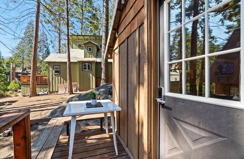 Shaver Lake Apartment | Raccoons Hallow is a cute studio apartment centrally located in the heart of Shaver Lake