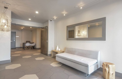 South of Market Apartment | Rad South Park Studio w/Cafe on GF near Caltrain by Blueground