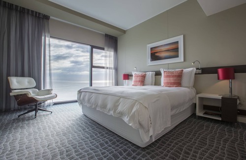 Pollok Beach Hotel | Radisson Blu Hotel, Port Elizabeth