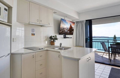Golden Beach Apartment | Ramada 812 Waterfront Apartment With Pool & Spa Acces