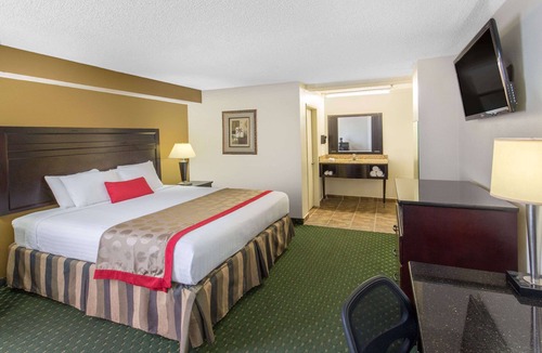 Ontario Hotel | Ramada by Wyndham Ontario