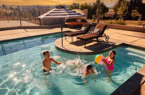Moorpark House | Ranch Estate/ Pool / Hot Tub / Family Reunions - Holiday Home