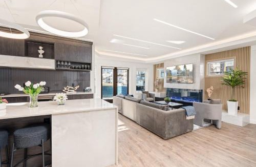Davie Village House | Rare find 2300sf 4BR Luxury Home Near Sunset Beach