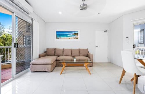 Broadbeach Apartment | Recently Renovated & Exclusively Furnished BEACH