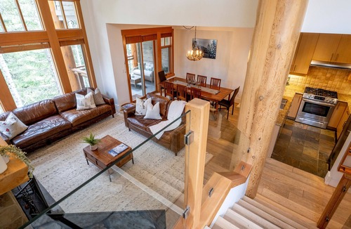 Nordic Estates House | Recently Updated | Ski-In/Out | Hot Tub | Garage | Managed by Aloha Whistler