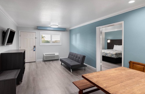 Lemoore Hotel | Red Lion Inn & Suites Lemoore