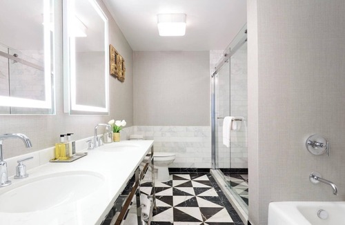 Norma Triangle Hotel | Rediscover Old Hollywood in Luxurious Suite l Rooftop Swimming Pool, Balcony
