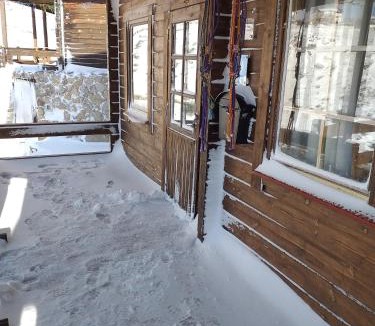 Penhas da Saude Ski Chalet | Refúgio Trilhos e Cumes