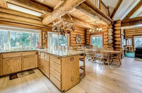 Lakeshore Cabin | Regatta Chalet – Premium Lakeshore Retreat