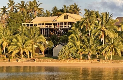 Nananu-i-Ra House | Relax and unwind in paradise - absolute beach front holiday home