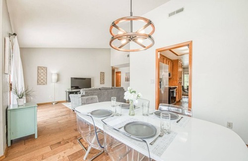 Raisin House | Relax by Private Pool Near Top Attractions