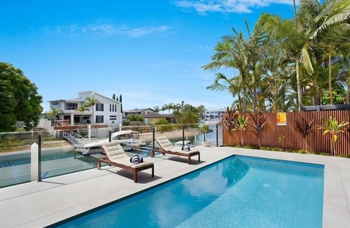Broadbeach House | Relax, Chill, Enjoy and Luxury all comes in this Property!