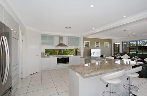 Broadbeach Waters House | Relax, Escape and Enjoy!