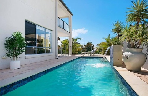 Broadbeach Waters House | Relax, Escape and Enjoy!
