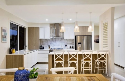 Broadbeach Waters House | Relaxed living in luxury surrounds.