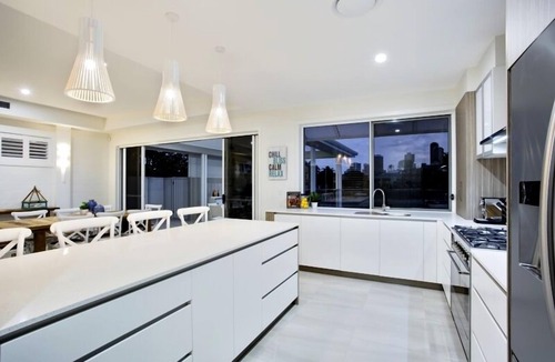 Broadbeach Waters House | Relaxed living in luxury surrounds.