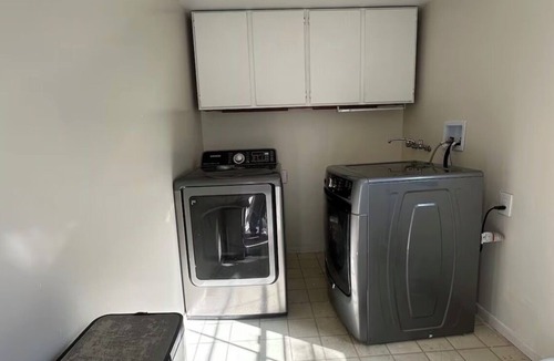 Hawthorne House | Relaxing 1 private bedroom in peaceful Hawthorne with AC near LAX/SOFI/BEACHES