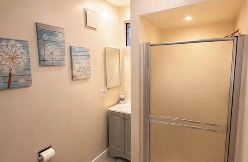 Hawthorne House | Relaxing 1 private bedroom in peaceful Hawthorne with AC near LAX/SOFI/BEACHES