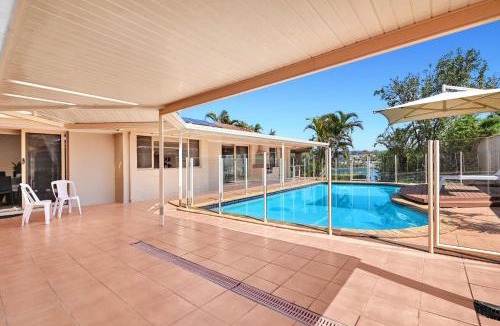 Robina Villa | Relaxing 4BR Robina Escape with Parking & Pool