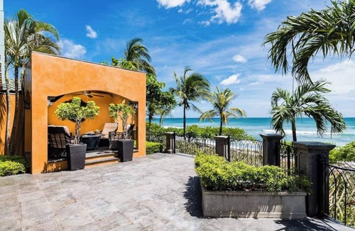 Playa Langosta House | Relaxing beachfront home- internet, a/c, gas grill, full kitchen, BBQ