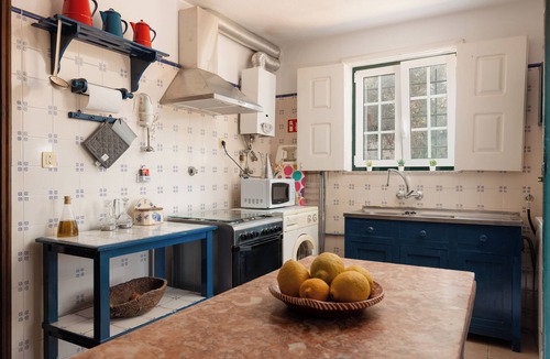 Vila Ruiva Cottage | Relaxing Cottage Getaway in Spacious Farmland