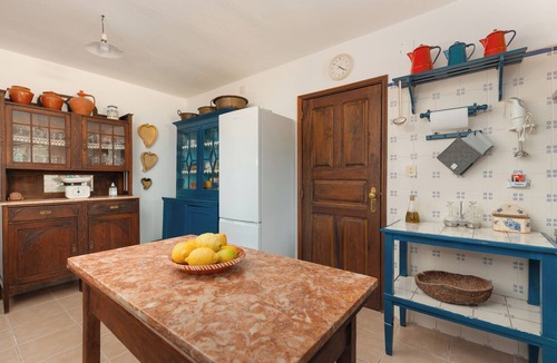 Vila Ruiva Cottage | Relaxing Cottage Getaway in Spacious Farmland