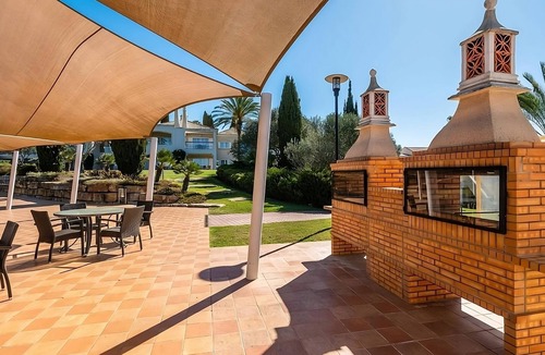 Estombar House | Relaxing Getaway Awaits! Three Large 2BR Apartment with Kitchen, 3 Onsite Pools!