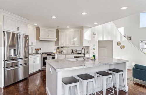 El Granada House | Relaxing Home – ocean views w/hot tub, & short walk to beach!