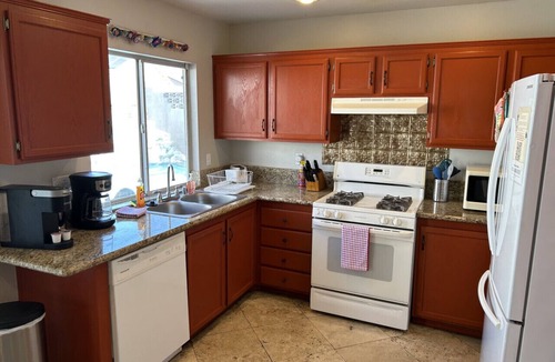 North Las Vegas House | Relaxing Rancho & Pool 3bedrm 6beds Kids Welcome NO PETS