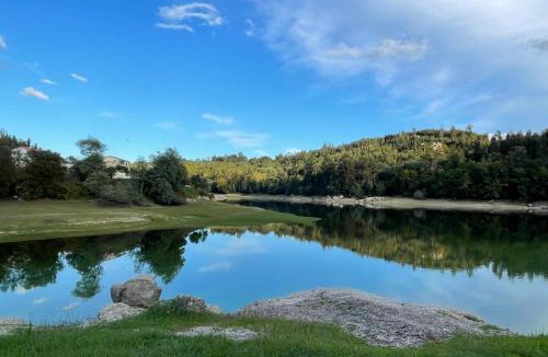 Santa Comba Dao House | Relaxing Riverside Escape & Stunning Sunset Views