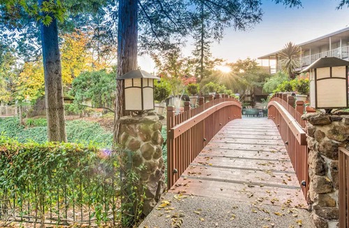 Barron Park Hotel | Relaxing Unit Near Stanford with Outdoor Heated Pool & Free Parking
