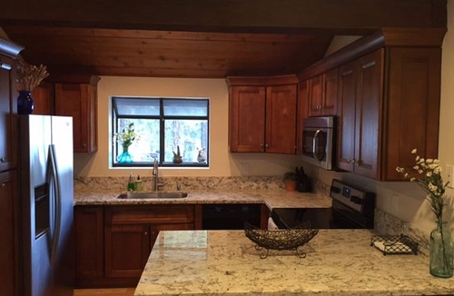 Mammoth Lakes House | REMODELED 2 BR + LOFT/2.25 BA in Mammoth Lakes - Woodlands Complex - Sleeps 8