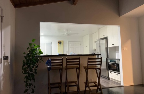 East Beach House | Remodeled 3/2 close to the Beach and Downtown !