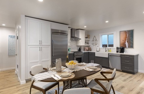 East Mesa House | Remodeled Beach House with Spa and Sauna 2 Blocks from Ocean Pet Friendly